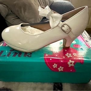 “Link” white patten leather heels. Velcro strap and bling..size2